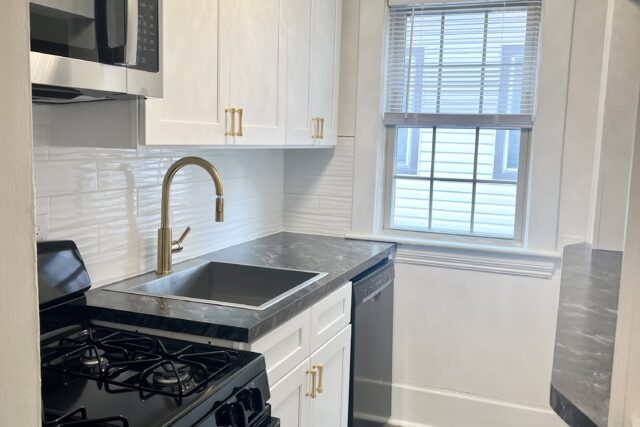 513 Walnut Ave. #4 – 1 Bedroom Apartment In-Unit Laundry All Utilities, WiFi, Furnishings, A/C Included
